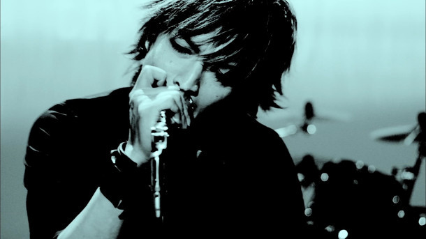 INORAN「Beautiful Now」ミュージックビデオのワンシーン。