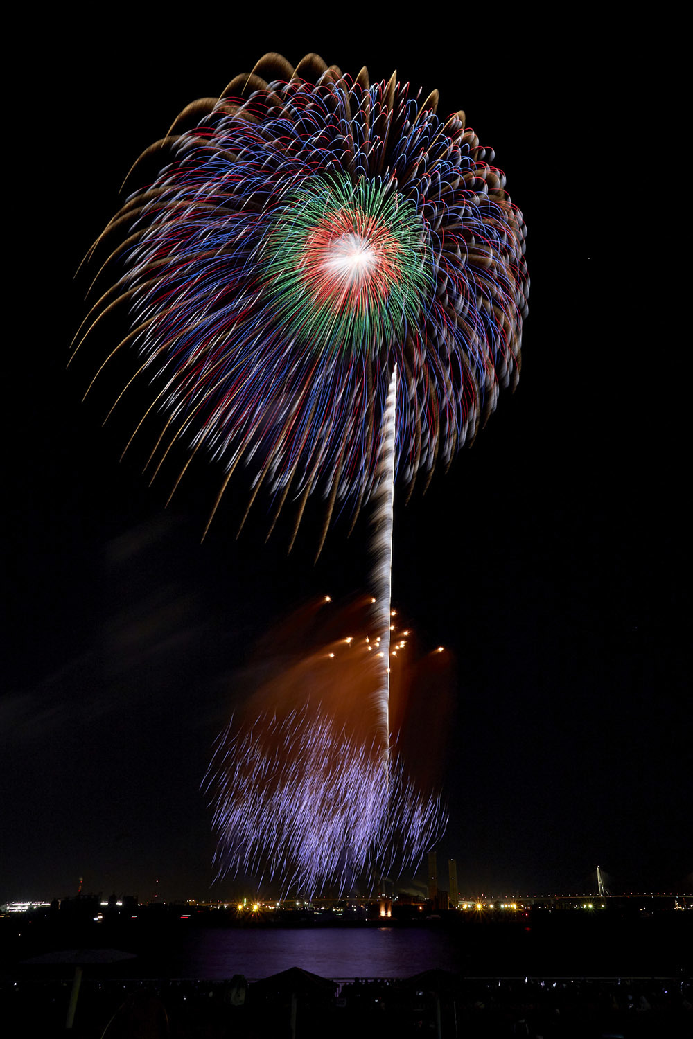 芸術的な感性を秘めた まさに一瞬の芸術アートである花火 磯谷煙火店 磯谷尚孝氏が手掛ける花火ギャラリー Spice エンタメ特化型情報メディア スパイス