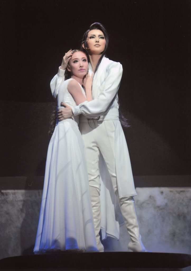 宝塚歌劇宙組『 エリザベートu2015愛と死の輪舞（ロンド）u2015』：美貌と悲劇 