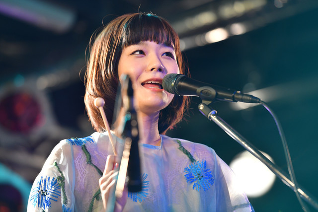 吉澤嘉代子「ミューズ」発売記念ライブ、赤い靴と一緒に「時代を