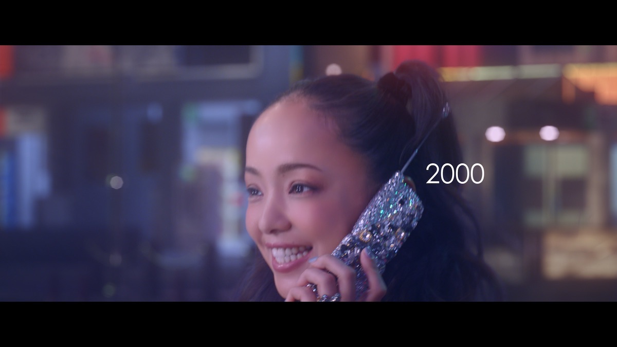 安室奈美恵が渋谷スクランブル交差点で 歴代ケータイを手に踊る Nttドコモ新cmが公開に Spice エンタメ特化型情報メディア スパイス