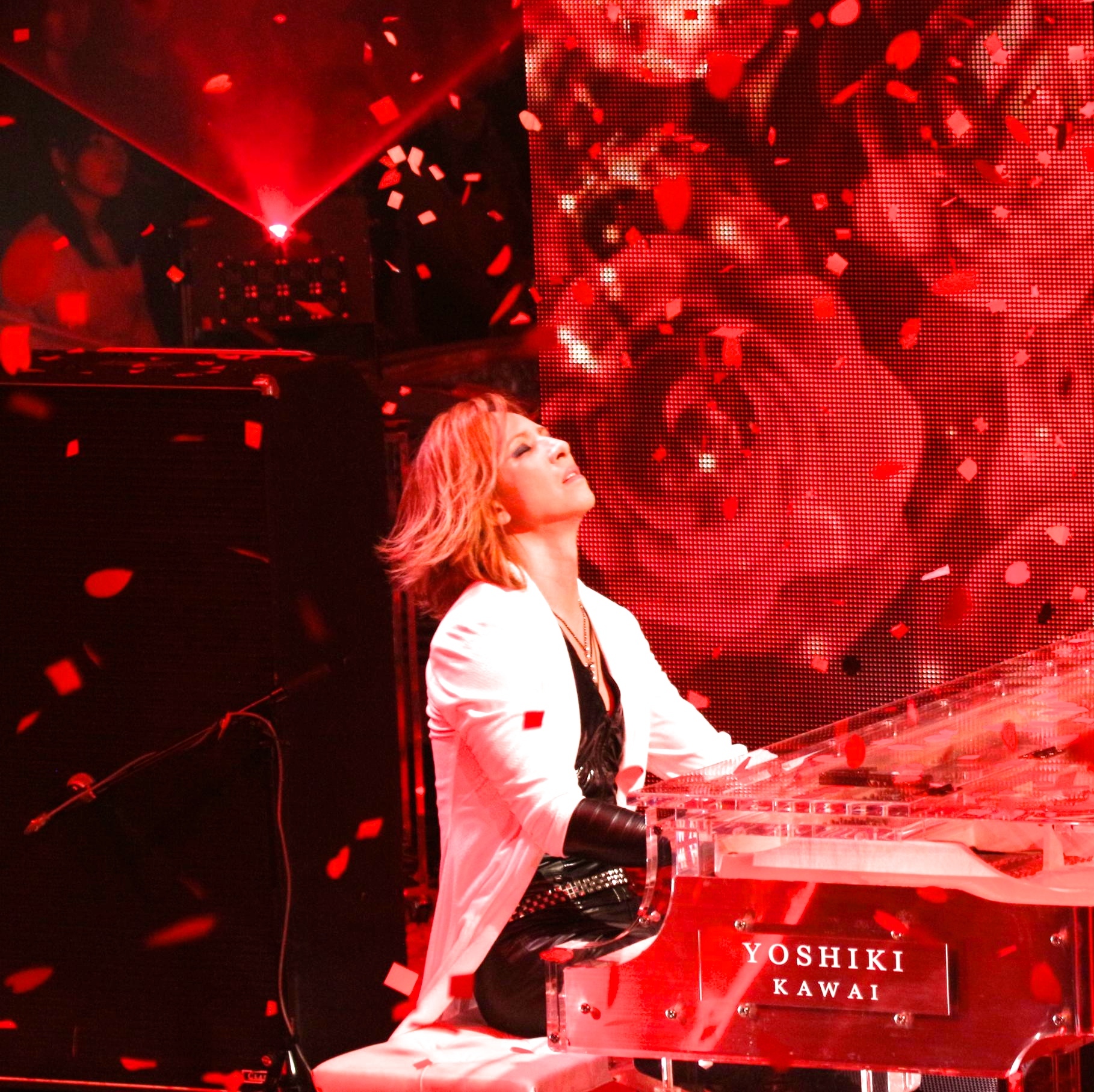 YOSHIKIが術後初出演となる音楽番組で特別な「Forever Love」を披露 ...