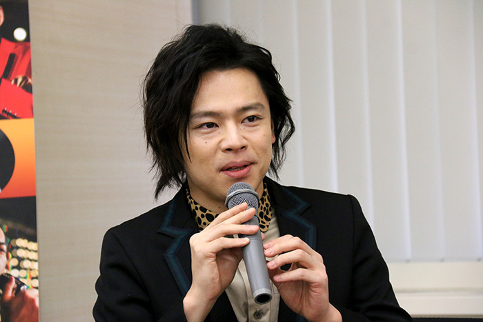 中川晃教