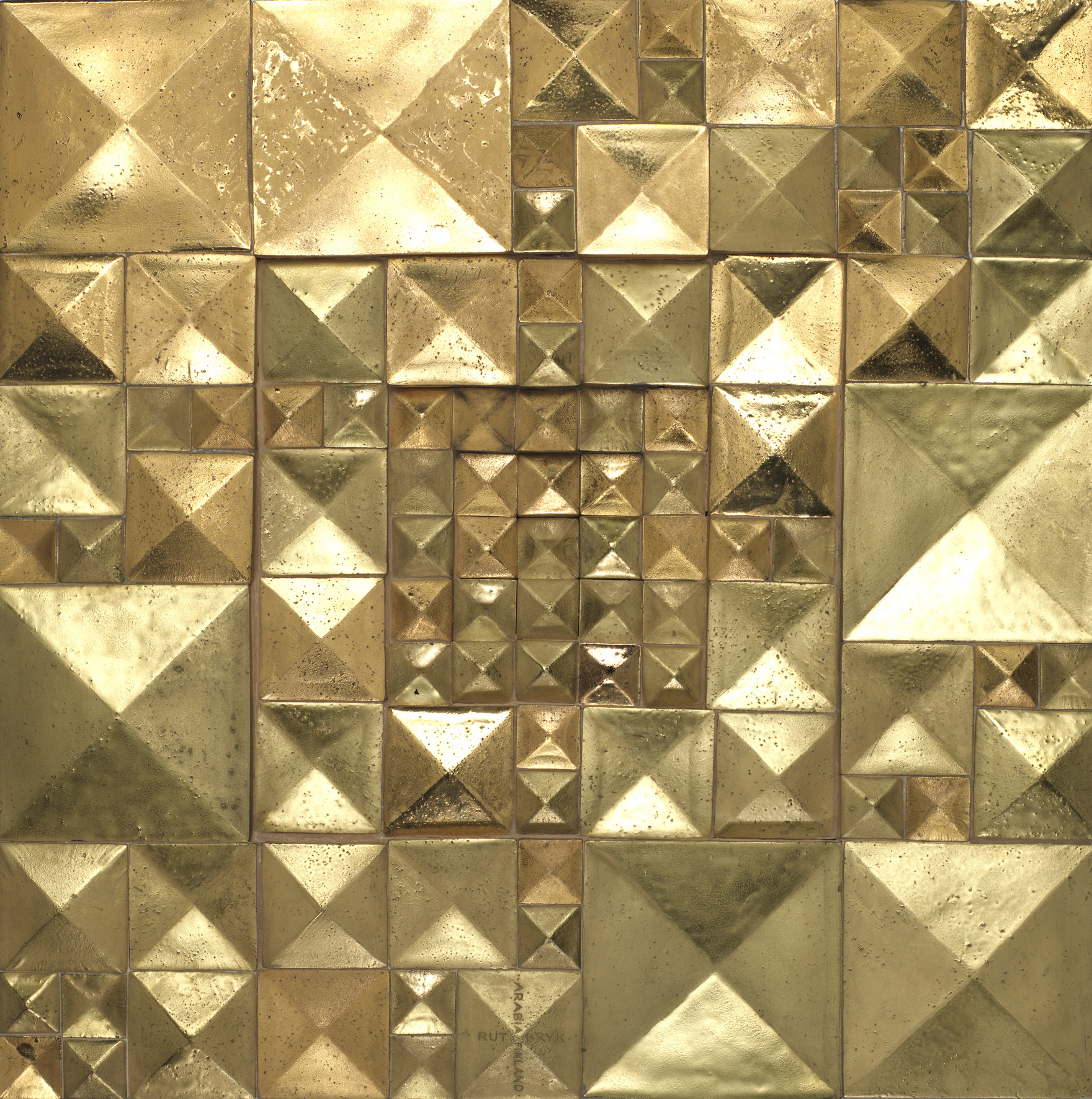《黄金の深淵》1969年、タピオ・ヴィルカラ ルート・ブリュック財団蔵 Tapio Wirkkala Rut Bryk Foundation’s Collection / EMMA – Espoo Museum of Modern Art (C)KUVASTO, Helsinki & JASPAR, Tokyo, 2018 C2531