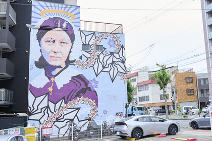 大阪の下町歓楽街にナイチンゲール・岡本太郎が出現ーー『淀壁』発起人BAKIBAKIが狙う「十三周辺を壁画アートの聖地に」