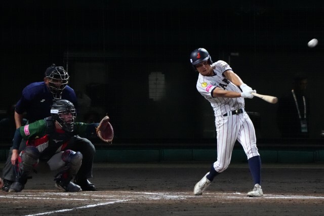 オープニングラウンドで南アフリカから本塁打を放った今岡拓夢（神村学園）