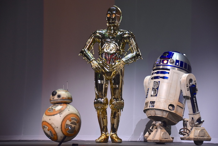 BB-8、C-3PO、R2-D2（左から）