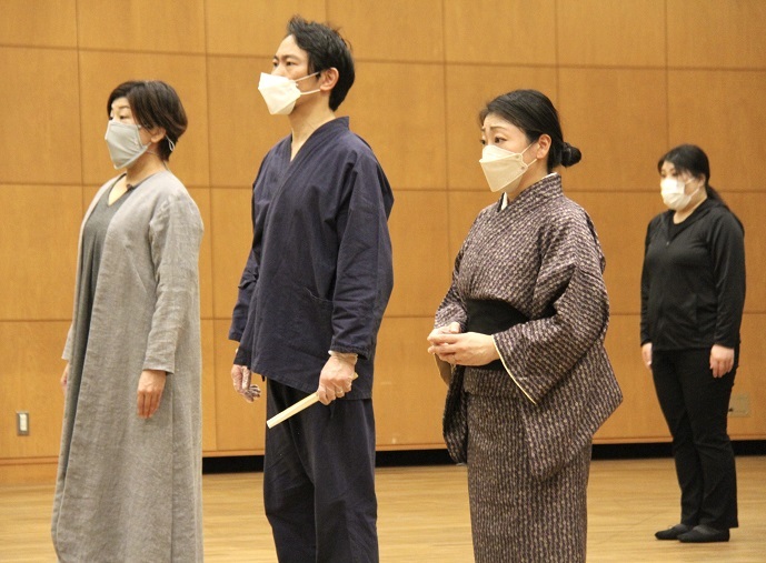 月よりの使者 八木寿子、帝 松森治、媼 森季子、合唱メンバー 船越亜弥 (2021年度日本音楽コンクール声楽部門優勝）左より　