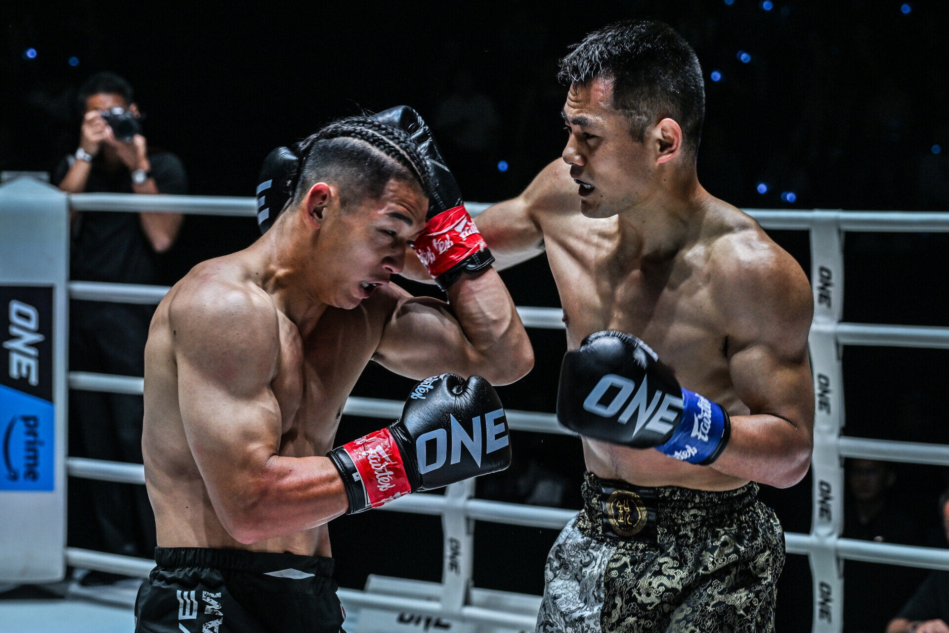 接戦となった前回の秋元皓貴（左）vs ウェイ・ルイ戦 ©︎ONE Championship