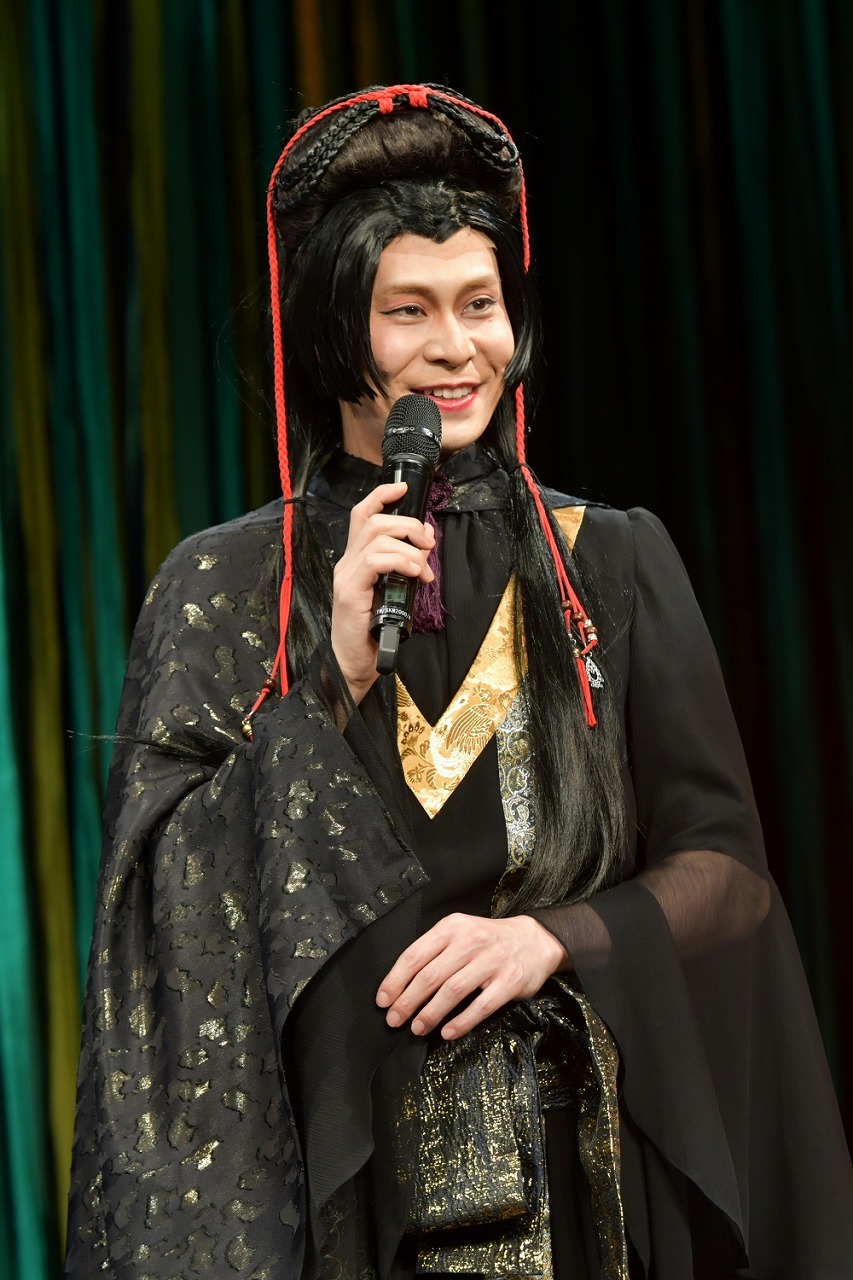 鯨井康介（タイテーニア役）