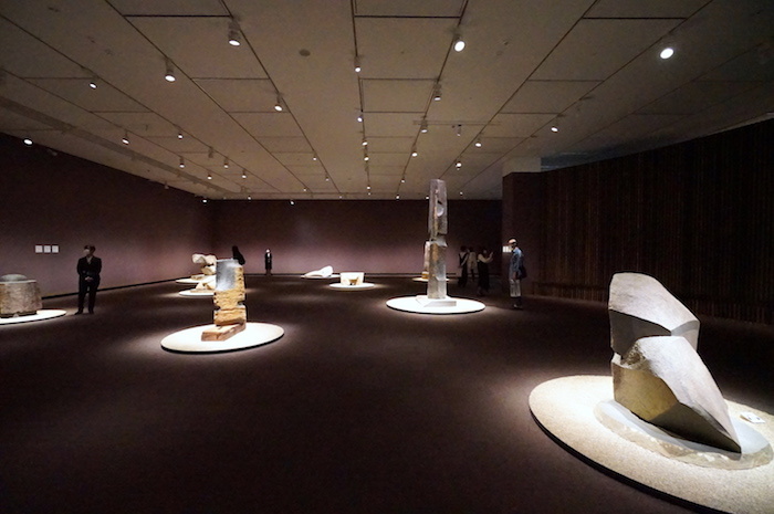 展示風景 (C)2021 The Isamu Noguchi Foundation and Garden Museum/ARS,NY/JASPAR,Tokyo E3713