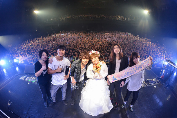 「The Vanishing Bride Tour 2015 ～消えた花嫁を探せ！～」Zepp Tokyo公演の様子。（Photo by Azusa Takada）