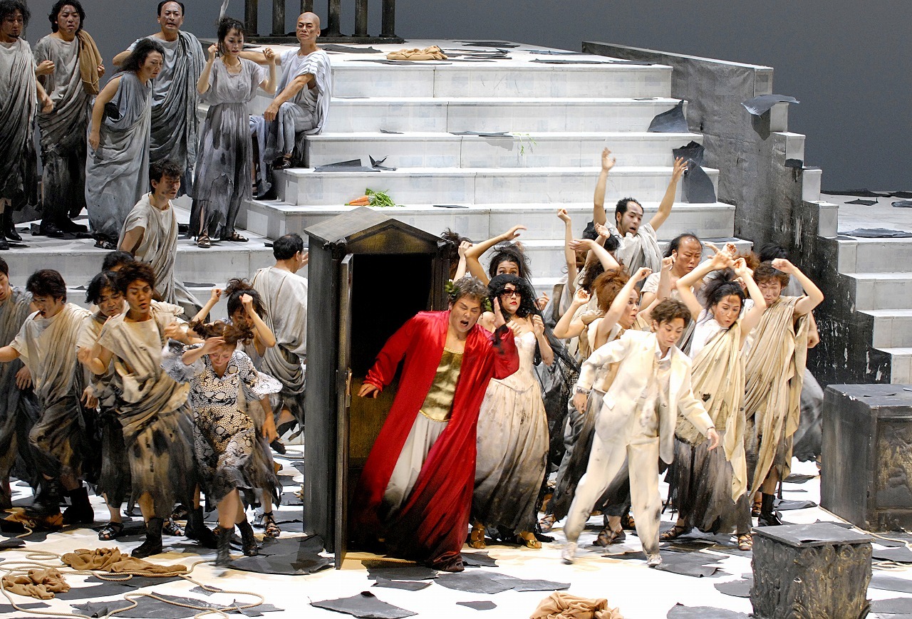 東京⼆期会オペラ劇場公演過去のコンヴィチュニー演出から　『皇帝ティトの慈悲』　