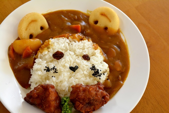 ライオンカレー（550円）