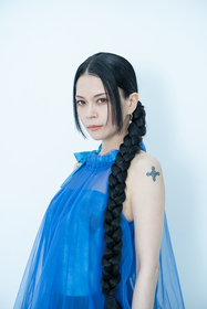 小柳ゆき、ブルーマンと一夜限りのスペシャルコラボ　ゲスト出演する『ブルーマングループ2025新宿公演』への意気込みとは