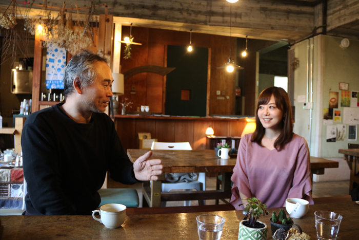 BUoY Café にて、Dr.エクアドル、岸本佳子　