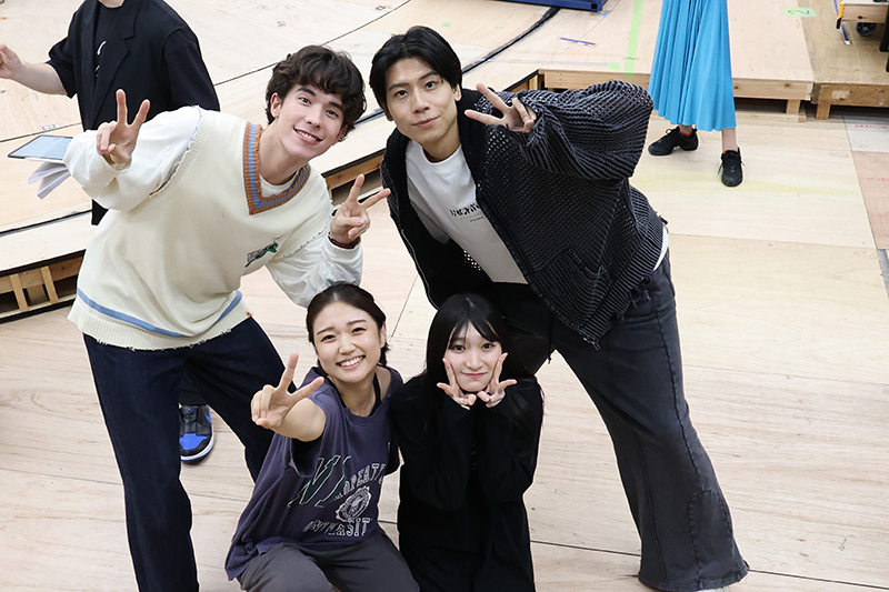 （上 左から）東島 京、吉原雅斗、（下 左から）山本咲希、宮本佳林