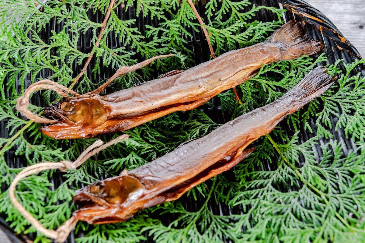 これ、現地開催になったら絶対食べようと心に誓っている「岩魚の燻製」