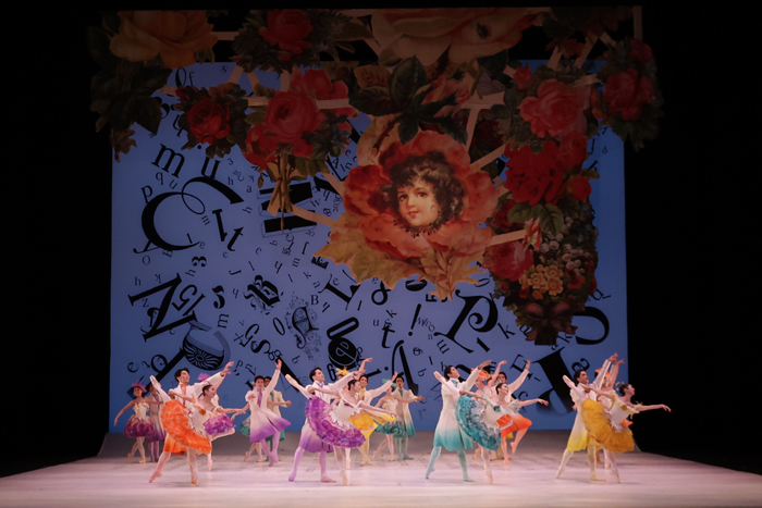 Alice’s Adventures in Wonderland© by Christopher Wheeldon  （撮影：長谷川清徳）