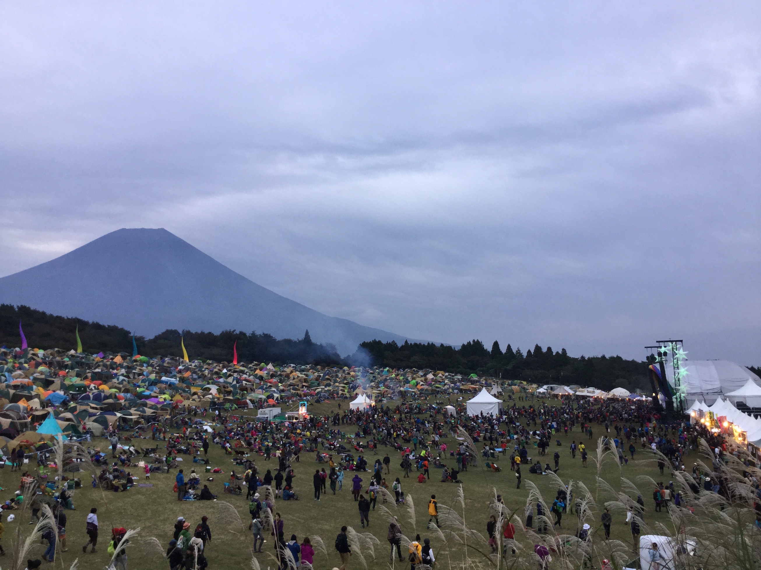 富士山と会場内の様子