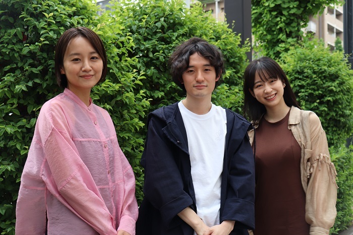 劇団papercraft 第6回公演『Momotaro』　左から真下玲奈、海路、堀口紗奈