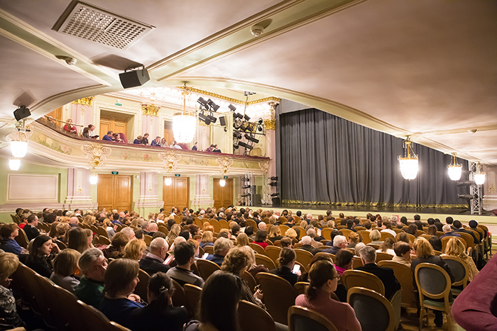 サンクトペテルブルク公演の会場となったコミサルジャフスカヤ名称アカデミー・ドラマ劇場