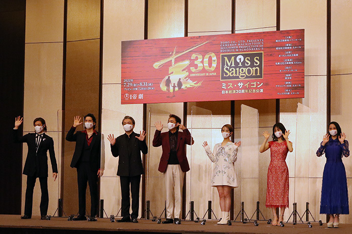 市村正親らが、この2年の経験や思いを全てのせて30周年公演に挑む