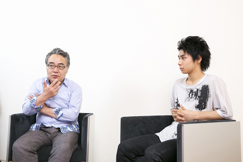 （左から）岩松了、村上虹郎 撮影＝鈴木久美子