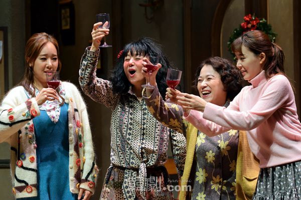 （写真左から）モニカ役のソ・ユジン、ジャスミン役のぺ・ジョンオク、ソフィア役のイ・ソンジュ、ジーナ役のキム・ボジョン