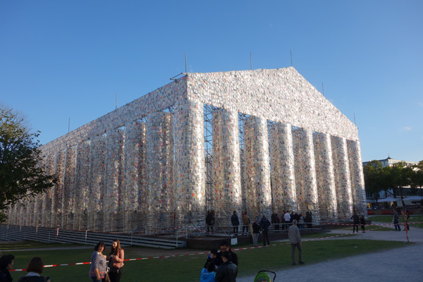 Marta Minujín 「The Parthenon of Books (2017) 」