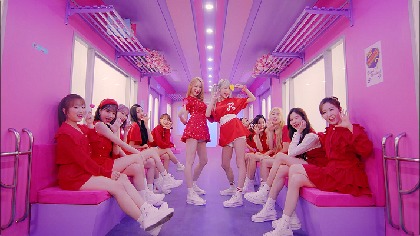 IZ*ONE　架空の街・IZ*VILLAGEで “ガオガオダンス”披露、新曲「Beware」のMV公開