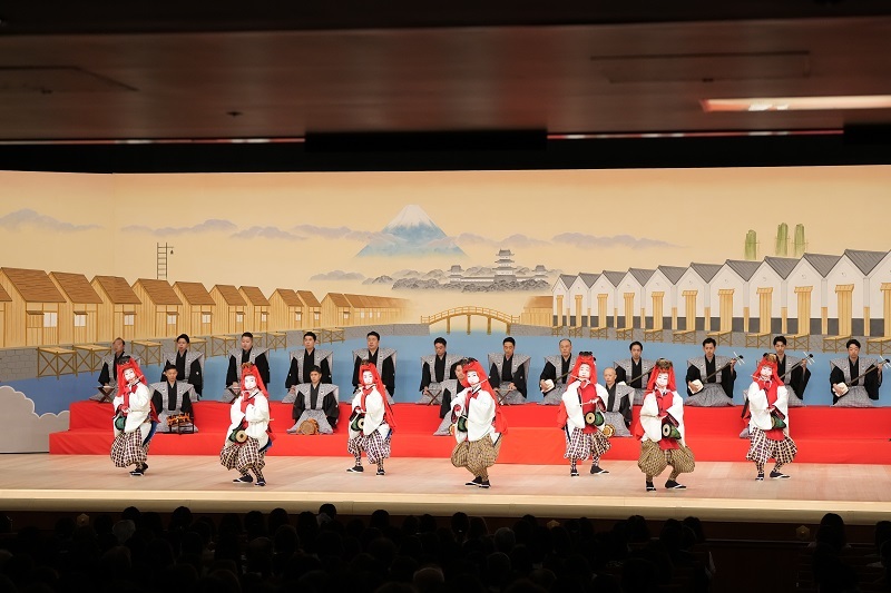 第三部『越後獅子』（左より）角兵衛獅子=中村歌之助、中村玉太郎、中村虎之介、中村橋之助、市川青虎、市川男寅、中村福之助 ／(C)松竹
