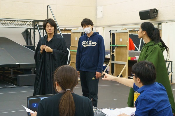 奥秀太郎さんの演出が冴え渡る稽古風景