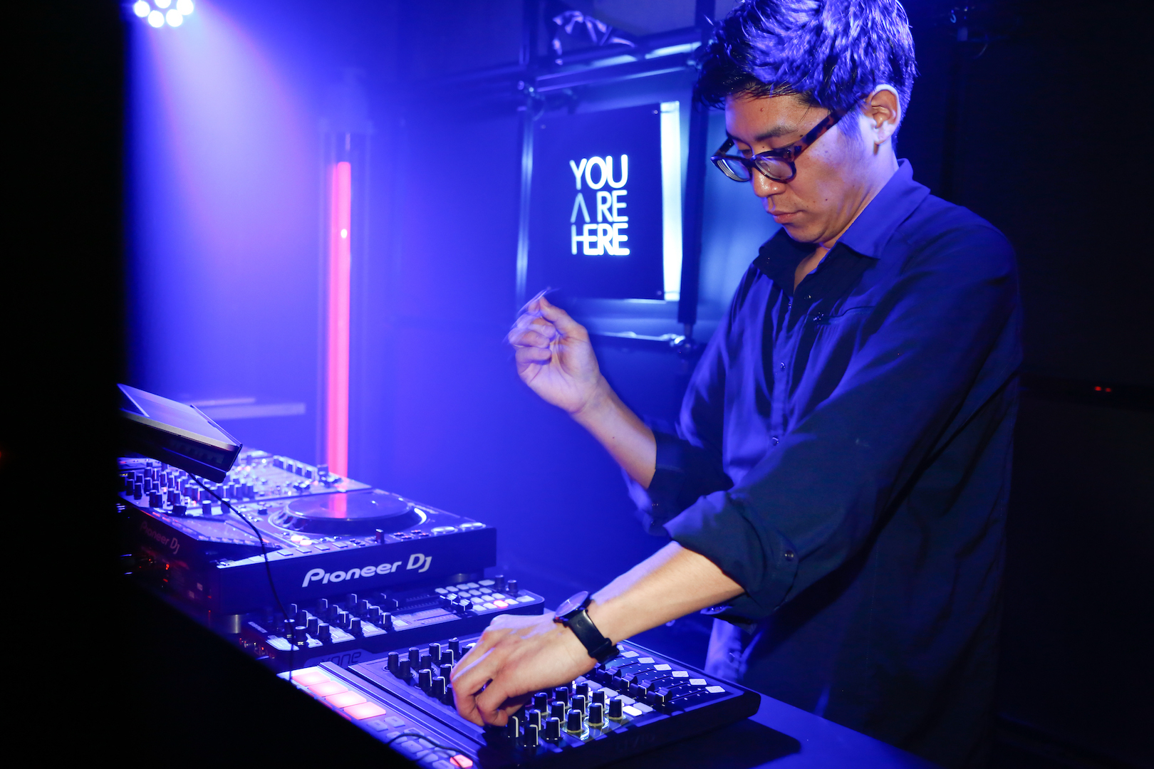 ALZAR（アルザル）のブッキングと広報も担当しているTORU IKEMOTO 撮影=Jun Izumi (desidistech / SiiNE)