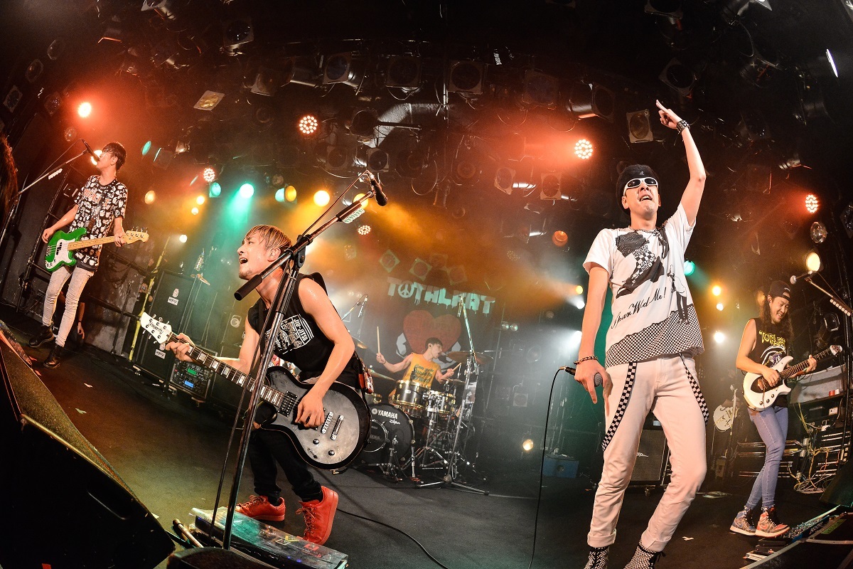 TOTALFAT / J-REXXX　Photo by Azusa Takada