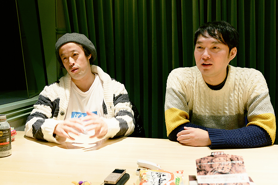 エレキコミック　（左から）やつい いちろう、今立進。