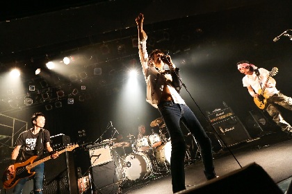 The NEATBEATSがザ・クロマニヨンズを迎え、高らかに打ち鳴らし