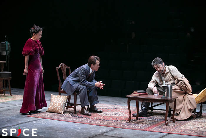 『死の舞踏』 写真撮影：加藤孝 写真提供：シス・カンパニー