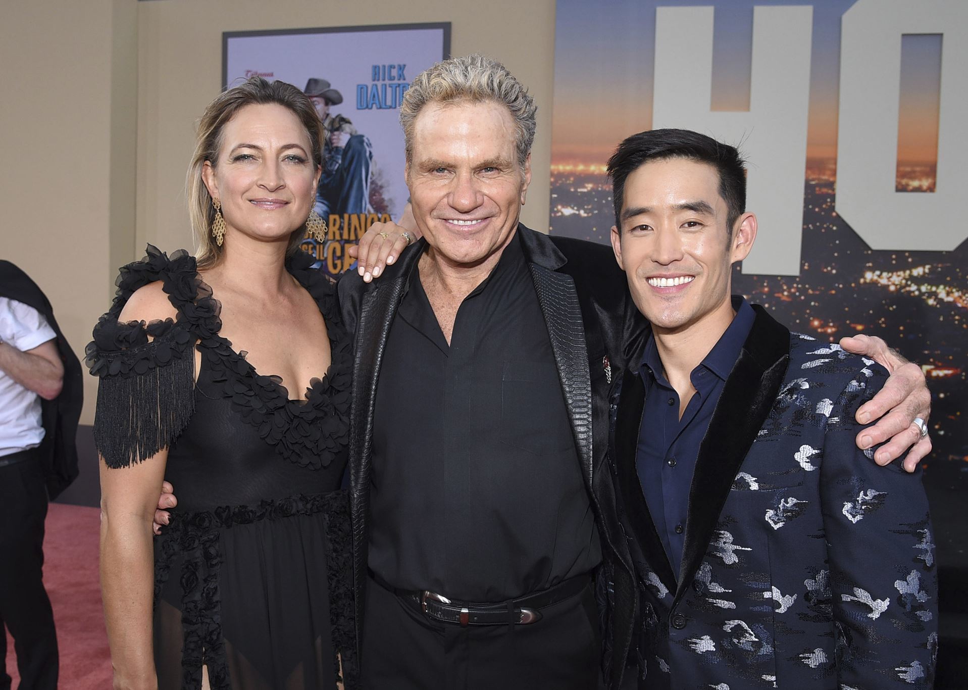 左から、ゾーイ・ベル、マーティン・コーヴ、マイク・モー
