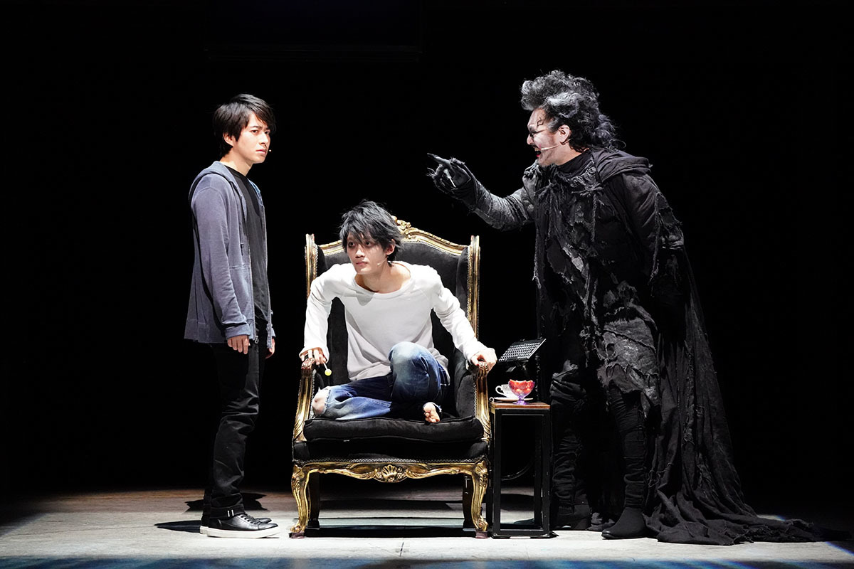 左)夜神月役・村井良大／中)エル役・高橋颯／右)死神リューク役・横田栄司　提供：ホリプロ