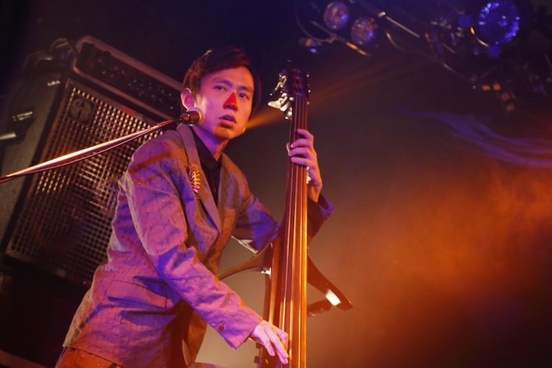 H ZETTRIO