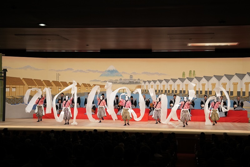 第三部『越後獅子』（左より）角兵衛獅子=中村玉太郎、中村虎之介、中村歌之助、中村橋之助、市川青虎、中村福之助、市川男寅 ／(C)松竹