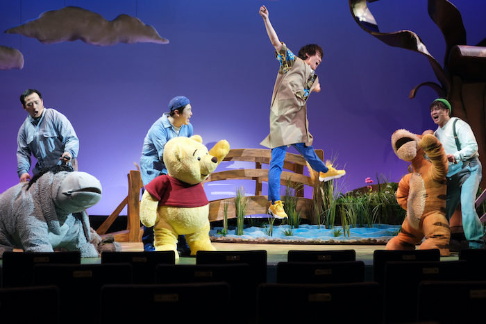 新作ミュージカル『ディズニー くまのプーさん』でティガー並みの跳躍力を見せる、公演アンバサダーの福尾誠（右から2番目） ©︎Disney　撮影／五月女菜穂