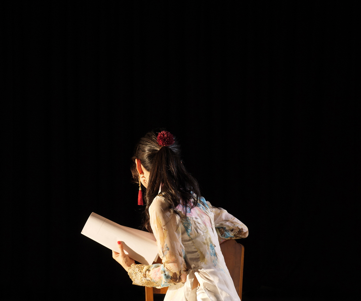 《楽屋で台本を読む女》2017－18 プロダクションショット
