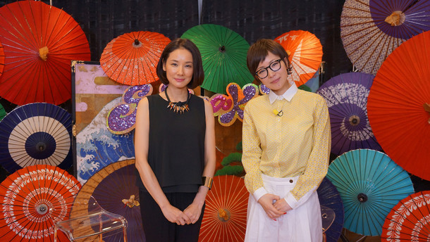 写真左より吉田羊、椎名林檎。 (c)フジテレビ