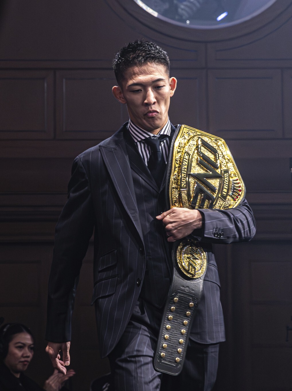 登壇する野杁正明