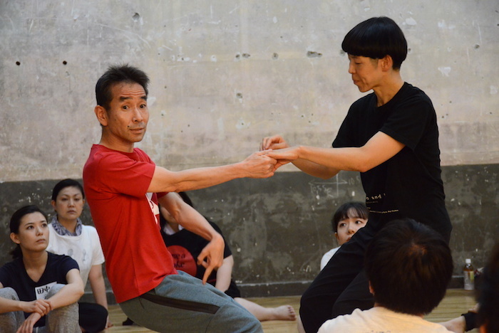 ワークショップで講師を務めた小野寺修二(左) （撮影：五月女菜穂）