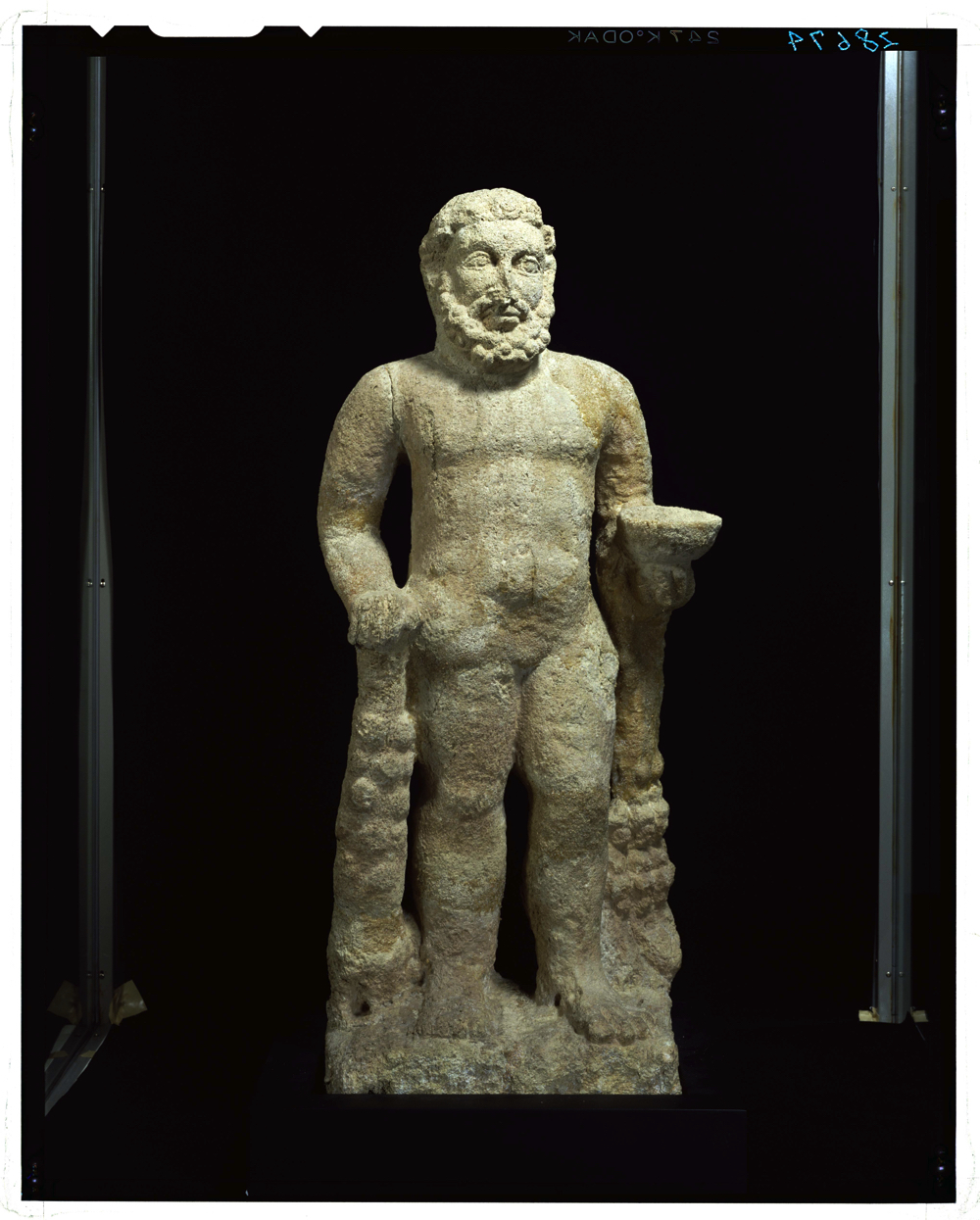 ヘラクレス立像：イラク、 ハトラ出土（東京国立博物館）