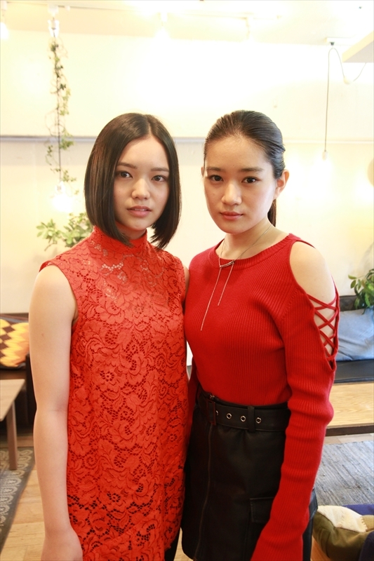 （左から）湯川玲菜、仲美海