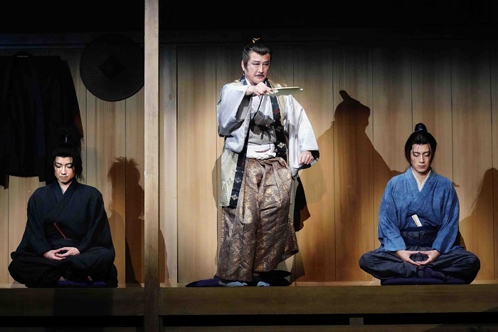 左より藤原竜也(宮本武蔵役)、吉田鋼太郎(柳生宗矩役)、溝端淳平(佐々木小次郎役)